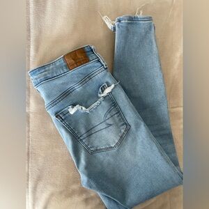 American Eagle Jegging Jeans | Size 2 X-Short | Light Wash Distressed Hem